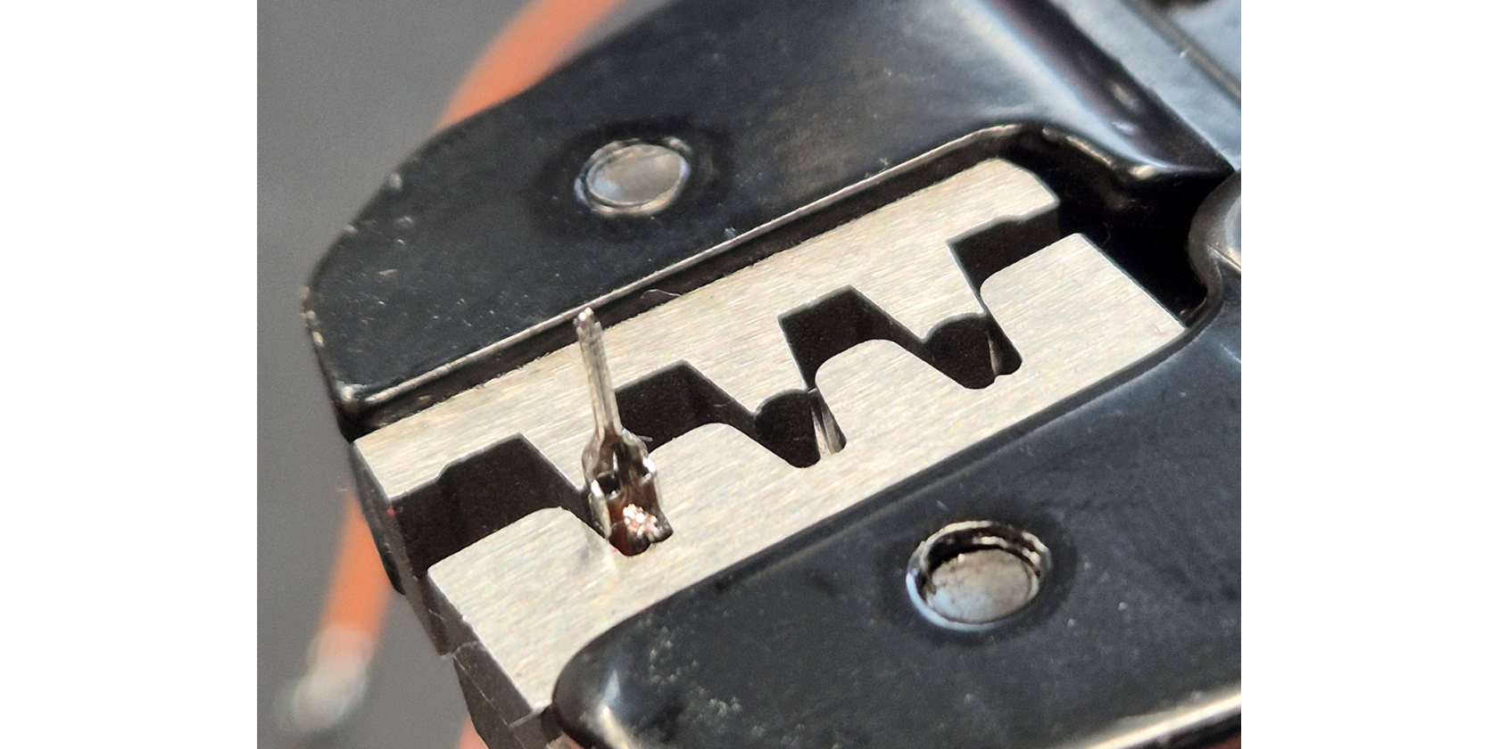 dupont_aligning_wire.png